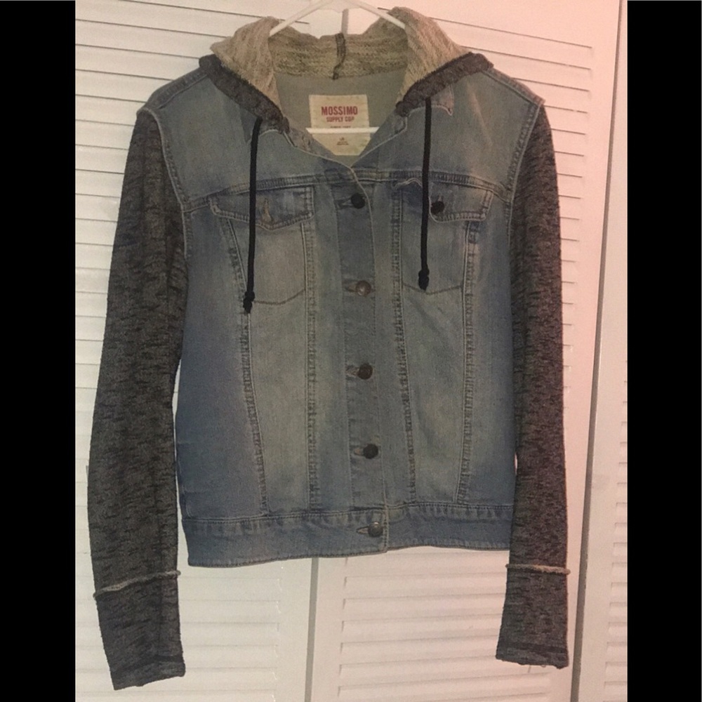 🌸Denim jacket W/ hoodie